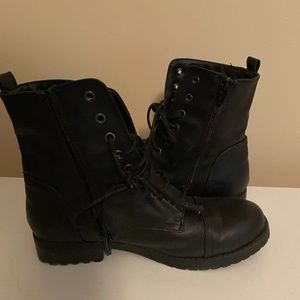 BLACK COMBAT BOOTS
